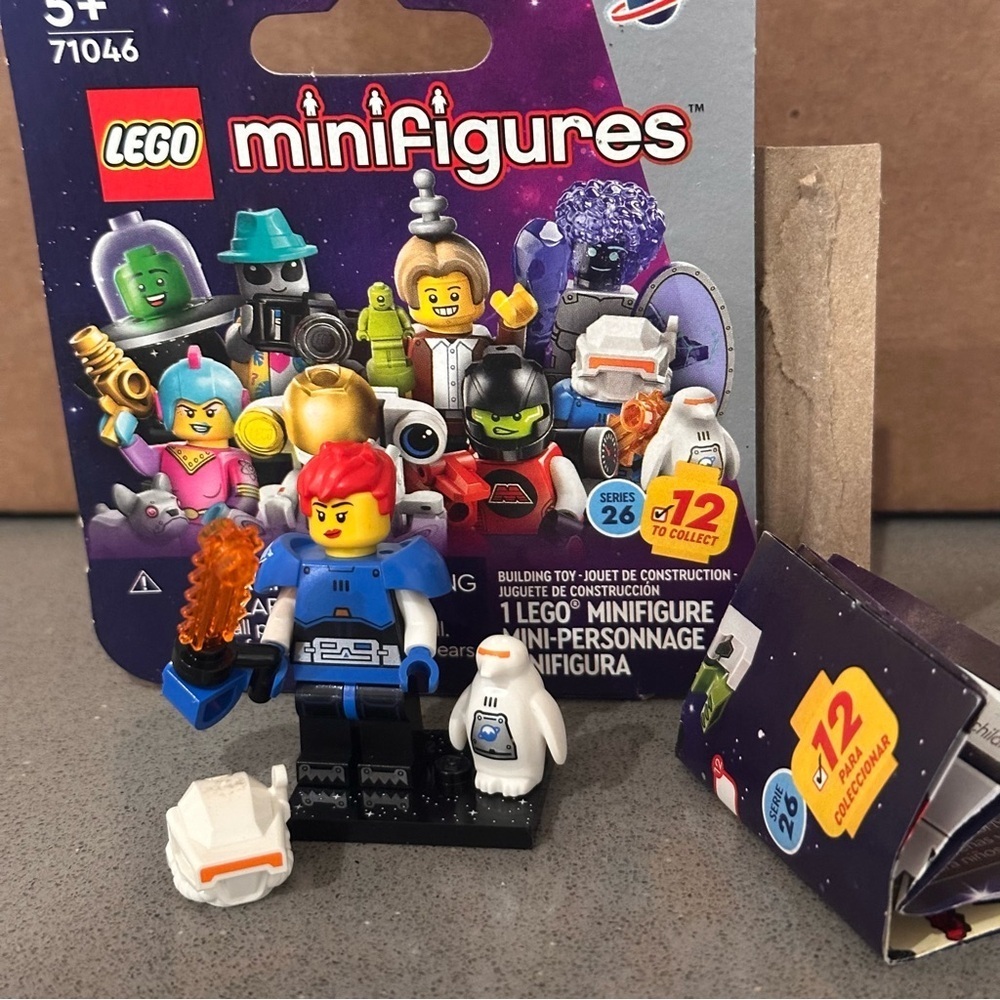 LEGO Series 26 Ice Planet Explorer Minifigure 71046 w Penguin & Box